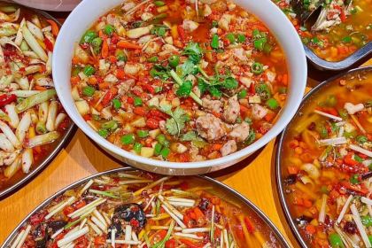 鸿鹤仔姜鲜锅兔(汇东店)