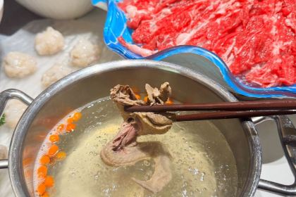 鼎尚养生火锅店