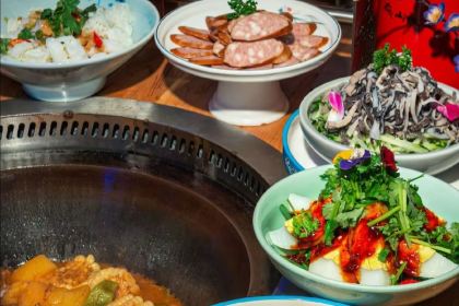 山河屯铁锅炖(乌山西路店)