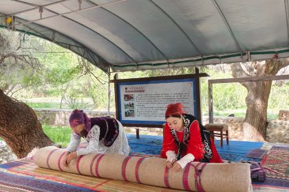 天山天池民俗风情园