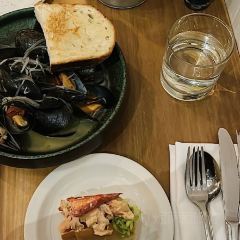 Tide and Vine Oyster House 여행 사진