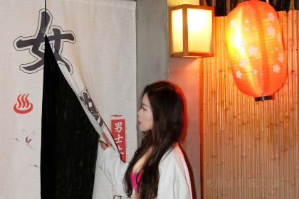 QI XIAN LING HE CHUAN WEN QUAN JIU DIAN LA TA ZHONG CAN TING