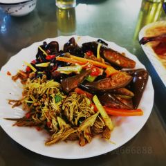 YI LIANG NA YANG REN GU HONG XIANG FAN DIAN User Photo