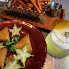 FOUR PLAY BAR 여행 사진