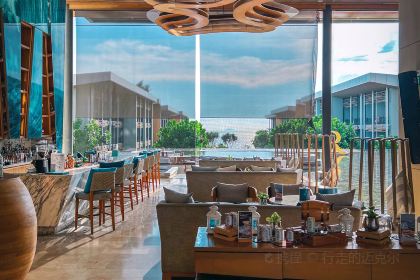 Pebbles Bar and Grill