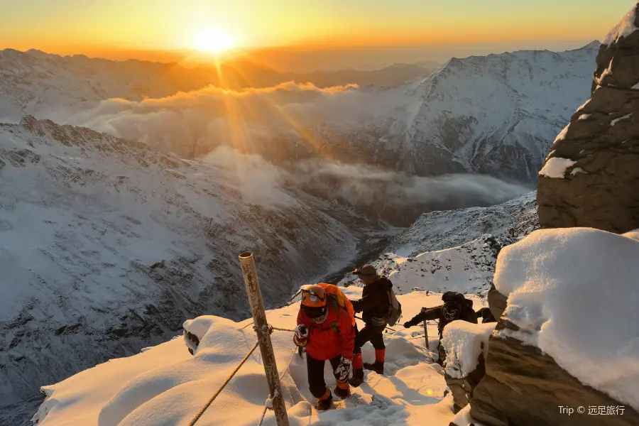 Siguniang Mountain Two Peaks