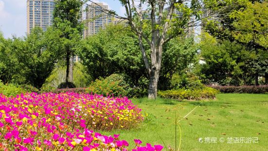 Fenghua Renhu Cultural Park