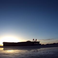 乌素特水上雅丹梦幻星空野奢度假酒店·雅丹之夜 User Photo