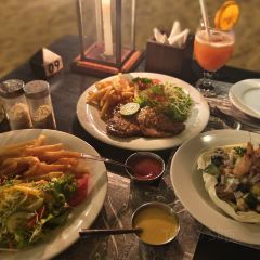 Black & White Restaurant ảnh của người dùng