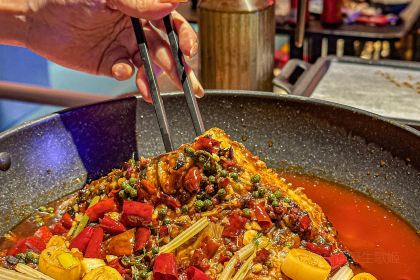 鱼探花烤鱼烧烤江湖菜(跃进路1958店)