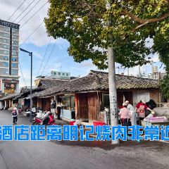 明记烧肉米线烧肉卷粉(中心小学店) User Photo