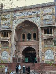 瓦齊爾汗清真寺