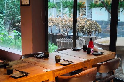 还有三杯小酒馆(荷塘嘉苑店)