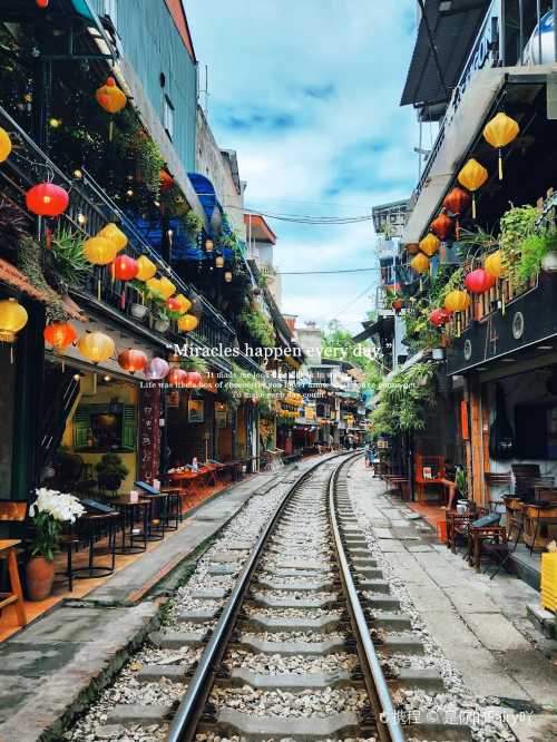 RAILWAY CAFE TUAN(Owner- THE ORIGINAL- Whatsapp +84917301111)