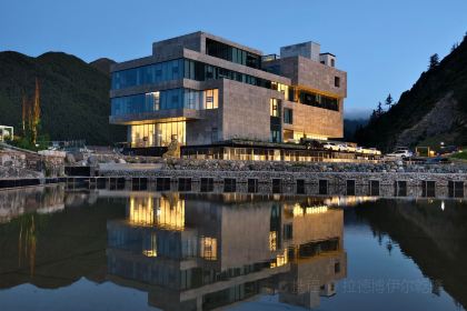 四姑娘山·天空之城悬崖酒店·听风藏餐吧