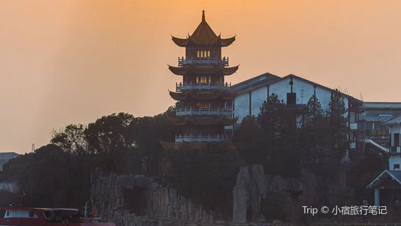 Honglian Lake Tourist Resort