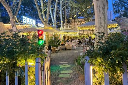 冷遇见暖庭院烤肉(芝麻街店)