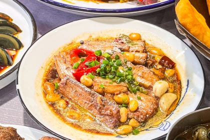 辣首龍蝦主題餐廳(東絳店)