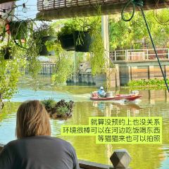 Si Yaek Huatakhe Cafe & Guesthouse User Photo