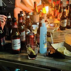 邛海湾柏樾酒店月窗红酒吧 User Photo