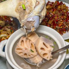 尹二姐守艺川菜(美专校街店) User Photo