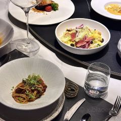 Flaky clouds ART CONCEPT RESTAURANT 여행 사진
