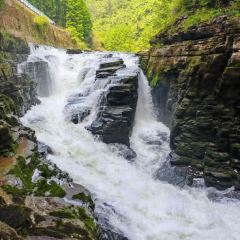 腾龙洞土家地坑吊锅 User Photo