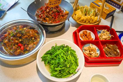 老萍巷·莲花血鸭(步行街店)