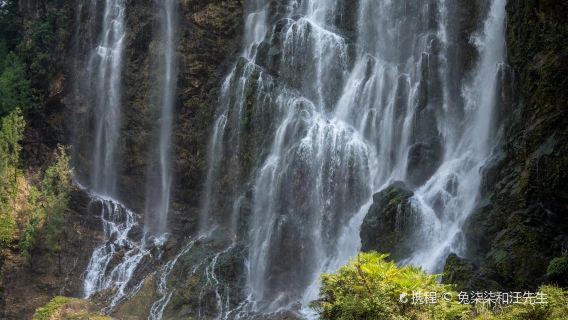 Hongya County Yanyuan Village Waterfall