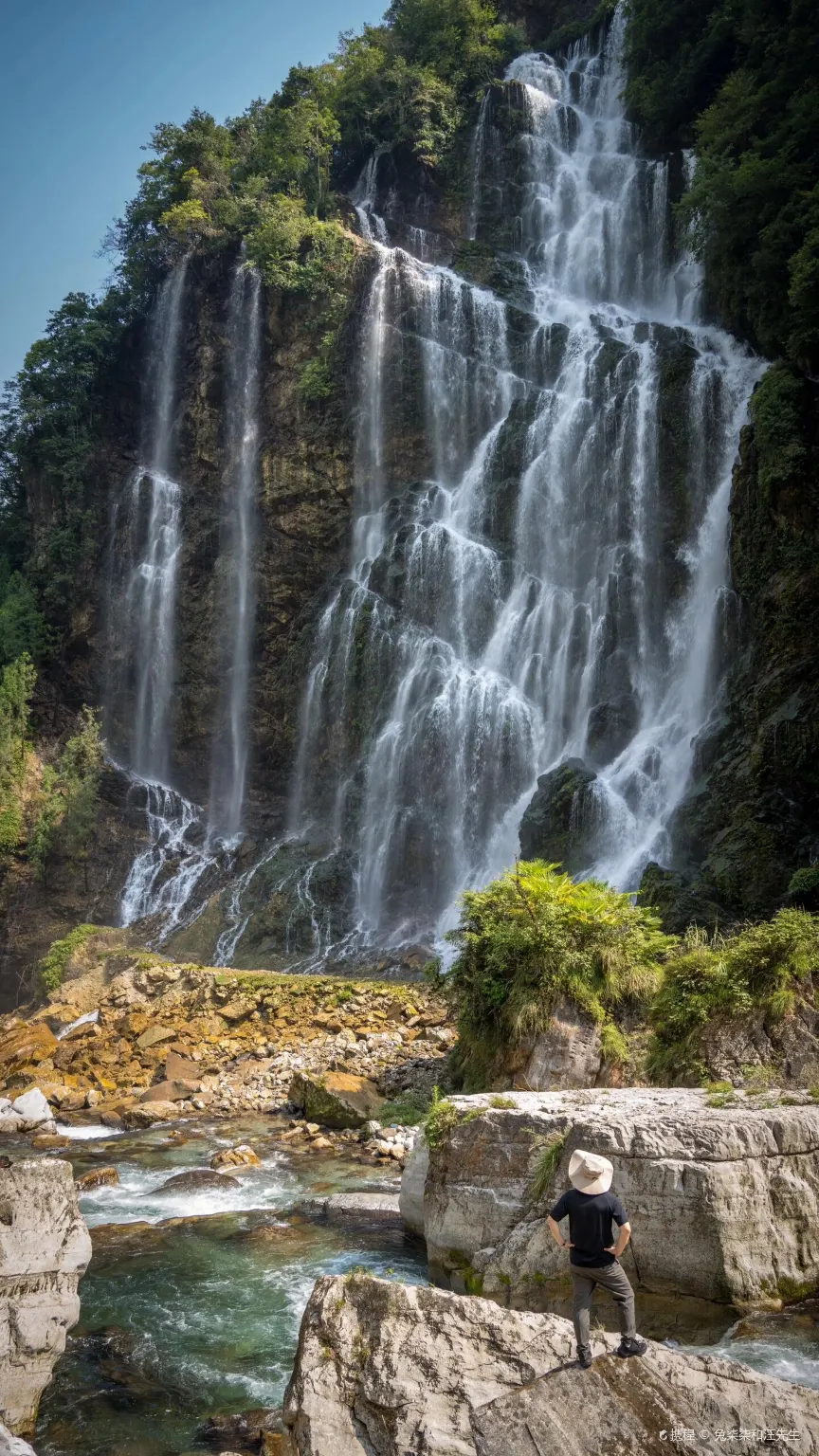 Hongya County Yanyuan Village Waterfall