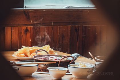 毛奎老豬腳火鍋