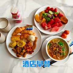 明记烧肉米线烧肉卷粉(中心小学店) User Photo