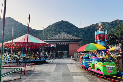 SAN JIAO LIN TU CAI GUAN