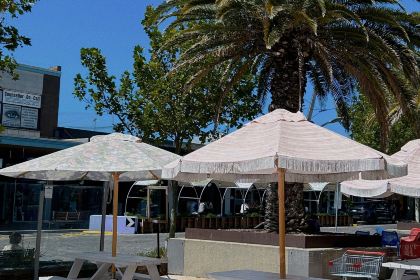 Waves on the Beach Restaurant