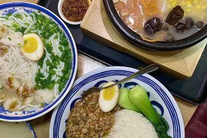 Flower & Horse in Spring