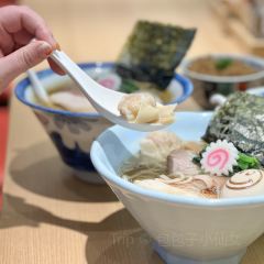 Ramen满吉·豚骨拉面·烧鸟(长宁来福士店) 여행 사진