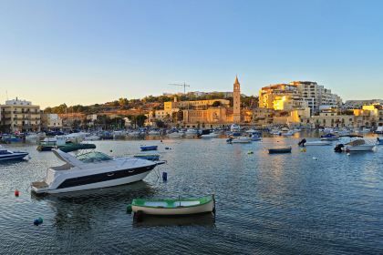 Summer Nights Pub & Grill