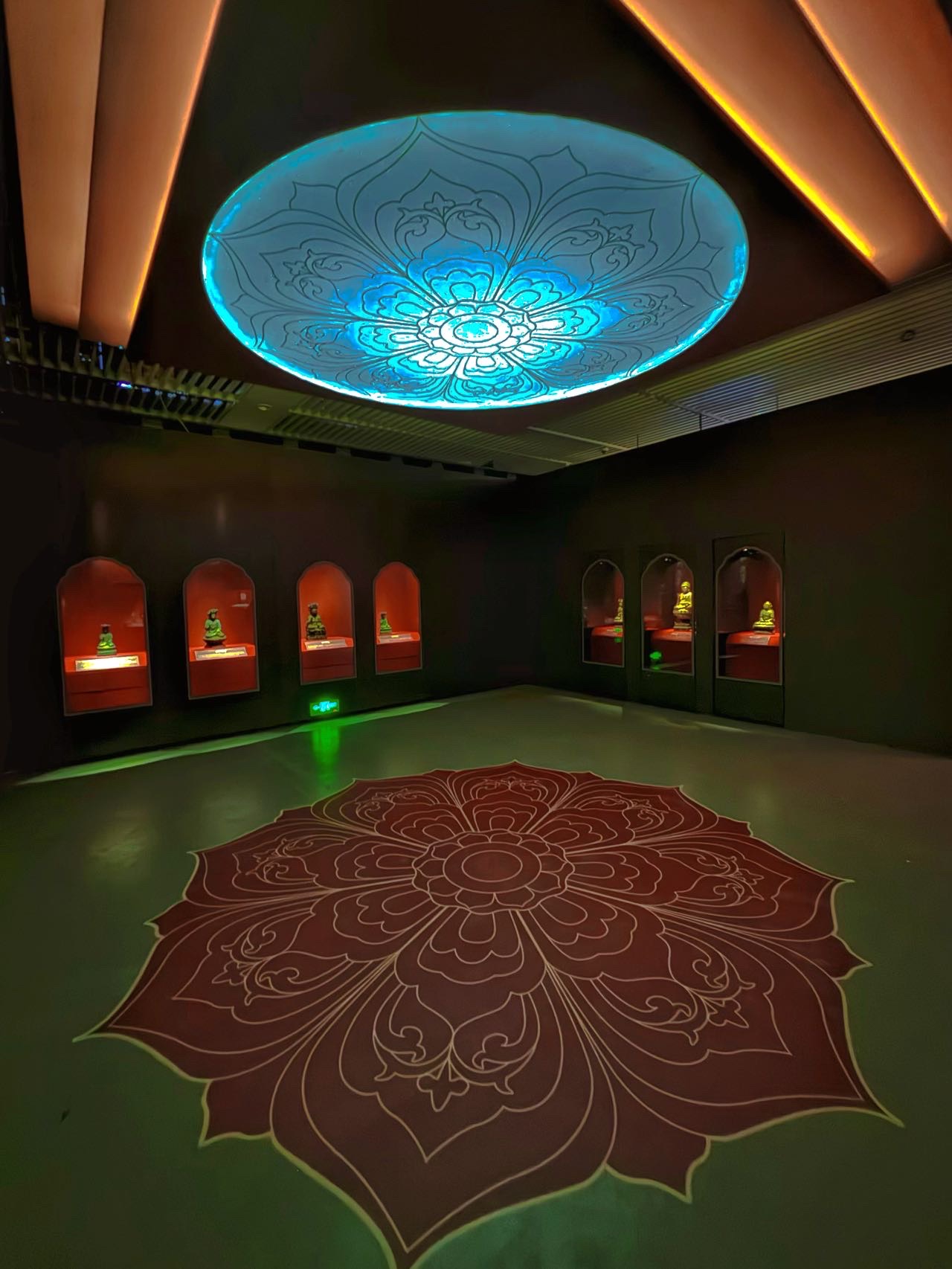 "Past and Future": A Special Exhibition of Cultural Relics and Suspended Sculpture Art from Xiaoxitian | National Museum of Classical Books