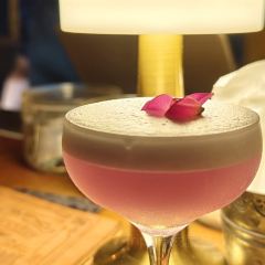 BEE’S KNEES 여행 사진