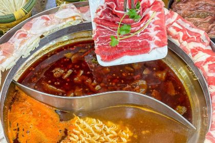 龙闻老火锅(鼓浪屿店)