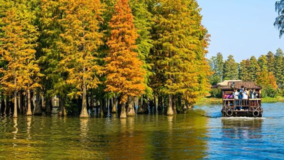 Xiantao Riverside Park