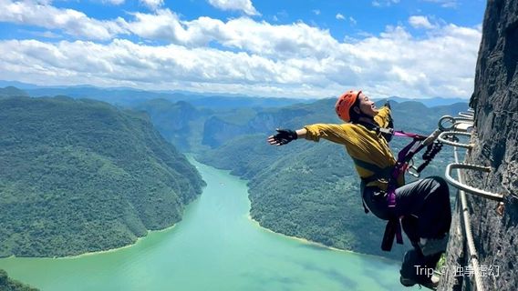 Jigongling Via Ferrata Climbing