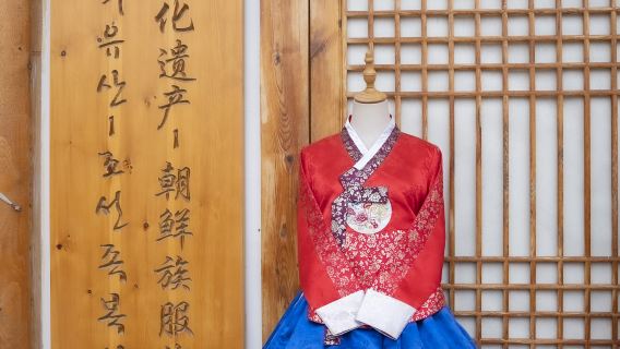 Trải nghiệm mặc trang phục dân tộc Triều Tiên tại Diên Cát