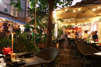 Casablanca Seafood Bar & Grill