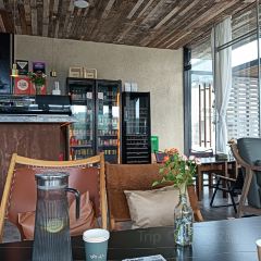 漓岸璞闲文旅酒店(阳朔西街漓江店)·上房野BISTRO·餐×酒×咖 User Photo