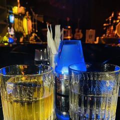邛海湾柏樾酒店月窗红酒吧 User Photo
