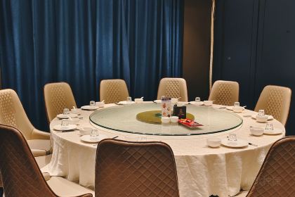 葉大鮮砂鍋魚頭（梅園店）