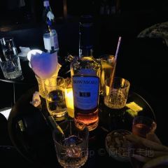 邛海湾柏樾酒店月窗红酒吧 User Photo