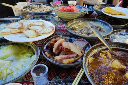 Azhediyuhuayuan8dawan Restaurant