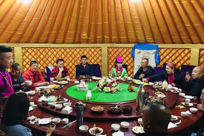 希拉穆仁草原朝鲁呼牧民家